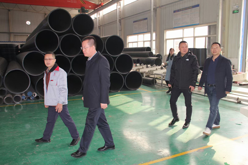 新疆天業(yè)集團(tuán)公司董事長李河、譚新民等人蒞臨陜西甘霖實(shí)業(yè)公司考察指導(dǎo)工作