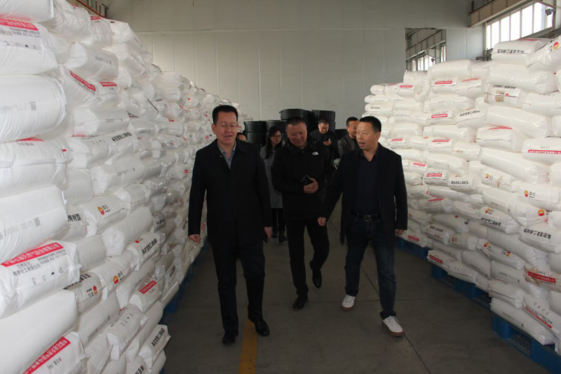 新疆天業(yè)集團(tuán)公司董事長李河、譚新民等人蒞臨陜西甘霖實(shí)業(yè)公司考察指導(dǎo)工作