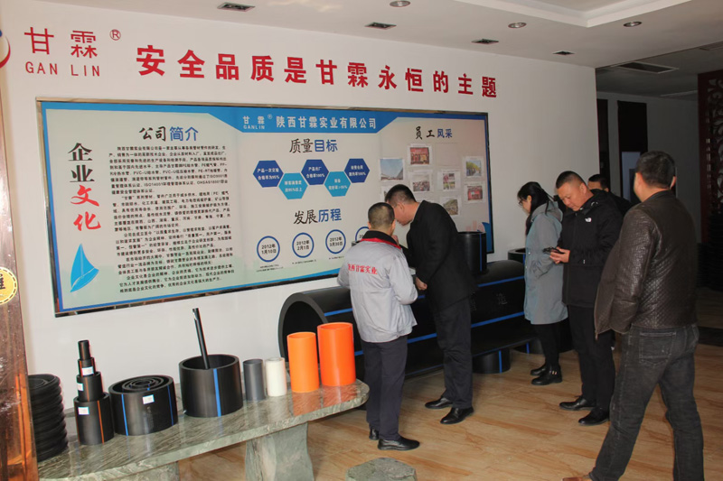 新疆天業(yè)集團(tuán)公司董事長李河、譚新民等人蒞臨陜西甘霖實(shí)業(yè)公司考察指導(dǎo)工作