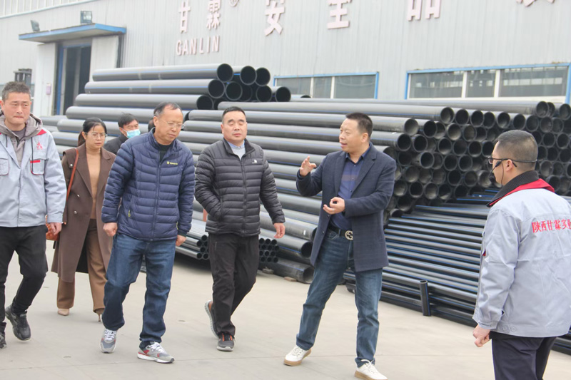 三門峽市陜州區(qū)水利局張局長，自來水公司趙總經(jīng)理等人蒞臨陜西甘霖實業(yè)公司考察指導(dǎo)工作