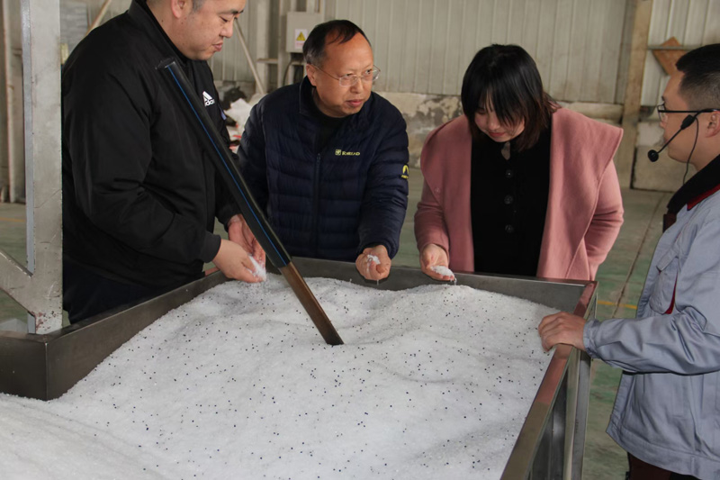 三門峽市陜州區(qū)水利局張局長，自來水公司趙總經(jīng)理等人蒞臨陜西甘霖實業(yè)公司考察指導(dǎo)工作