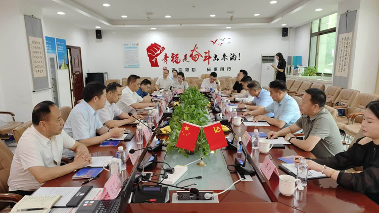 周德林一行拜訪西安市商洛商會(huì)和盤龍藥業(yè)集團(tuán)主要領(lǐng)導(dǎo) 周德林一行拜訪西安市商洛商會(huì)和盤龍藥業(yè)集團(tuán)主要領(lǐng)導(dǎo)