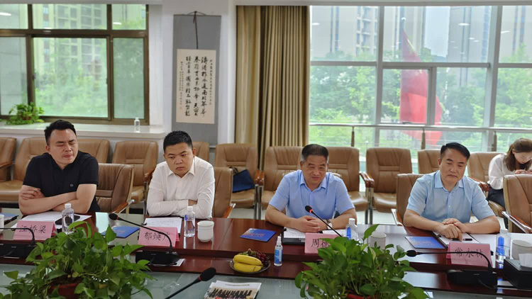 周德林一行拜訪西安市商洛商會(huì)和盤龍藥業(yè)集團(tuán)主要領(lǐng)導(dǎo) 周德林一行拜訪西安市商洛商會(huì)和盤龍藥業(yè)集團(tuán)主要領(lǐng)導(dǎo)