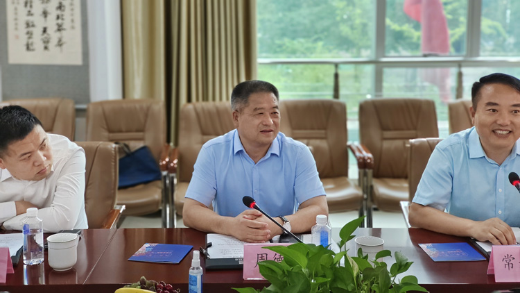 周德林一行拜訪西安市商洛商會(huì)和盤龍藥業(yè)集團(tuán)主要領(lǐng)導(dǎo) 周德林一行拜訪西安市商洛商會(huì)和盤龍藥業(yè)集團(tuán)主要領(lǐng)導(dǎo)