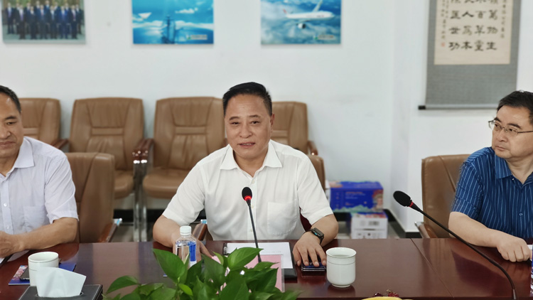 周德林一行拜訪西安市商洛商會(huì)和盤龍藥業(yè)集團(tuán)主要領(lǐng)導(dǎo) 周德林一行拜訪西安市商洛商會(huì)和盤龍藥業(yè)集團(tuán)主要領(lǐng)導(dǎo)