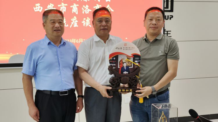 周德林一行拜訪西安市商洛商會(huì)和盤龍藥業(yè)集團(tuán)主要領(lǐng)導(dǎo) 周德林一行拜訪西安市商洛商會(huì)和盤龍藥業(yè)集團(tuán)主要領(lǐng)導(dǎo)