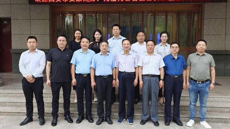 周德林一行拜訪西安市商洛商會(huì)和盤龍藥業(yè)集團(tuán)主要領(lǐng)導(dǎo) 周德林一行拜訪西安市商洛商會(huì)和盤龍藥業(yè)集團(tuán)主要領(lǐng)導(dǎo)