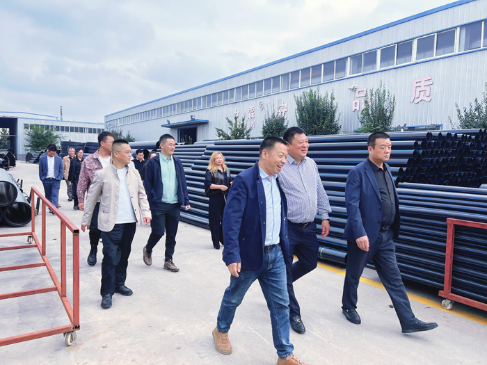 交大總裁班師生進(jìn)入甘霖實(shí)業(yè)參觀學(xué)習(xí) 交大總裁班師生進(jìn)入甘霖實(shí)業(yè)參觀學(xué)習(xí)