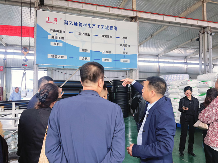 交大總裁班師生進(jìn)入甘霖實(shí)業(yè)參觀學(xué)習(xí) 交大總裁班師生進(jìn)入甘霖實(shí)業(yè)參觀學(xué)習(xí)