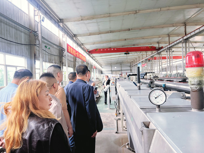 交大總裁班師生進(jìn)入甘霖實(shí)業(yè)參觀學(xué)習(xí) 交大總裁班師生進(jìn)入甘霖實(shí)業(yè)參觀學(xué)習(xí)